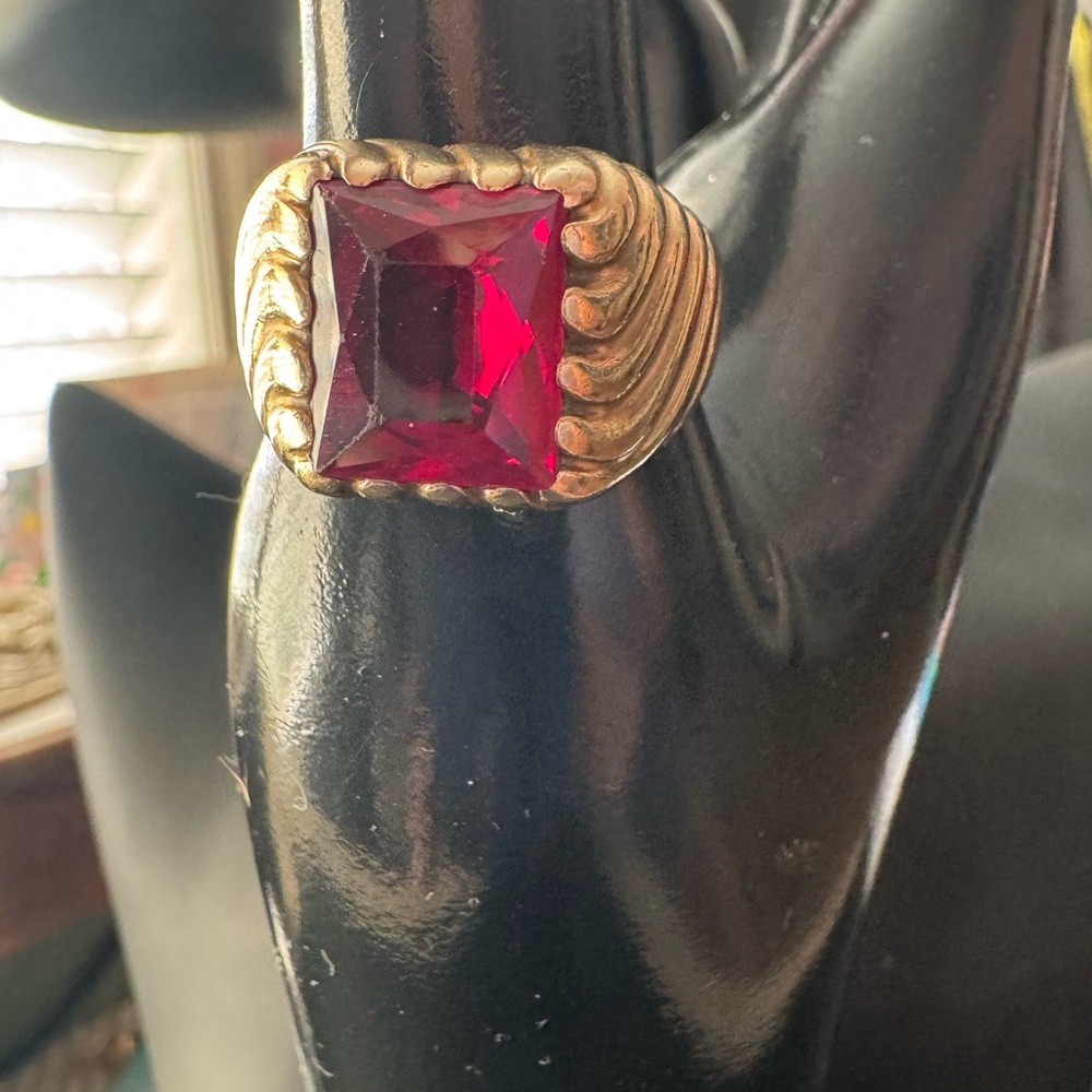 Men’s Gold and Ruby Ring
